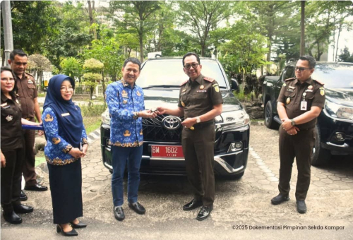 Pj. Bupati Hambali Terima Penyerahan Aset Pemda dari Kejati Riau