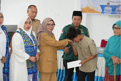 Wakil Bupati Kampar Serahkan Santunan Kepada Anak Yatim dan Dhuafa