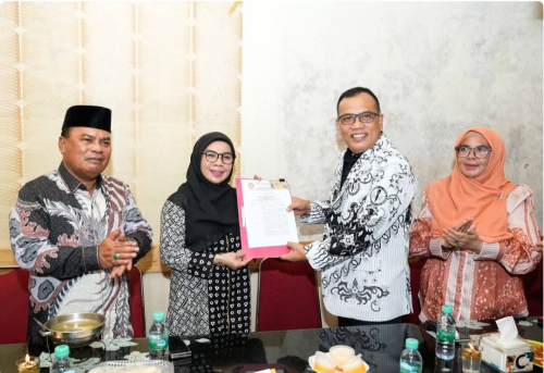 Wabup Misharti Terima SK Dewan Pakar PGRI Kabupaten Kampar