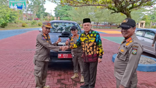 Layak Dicontoh, Kabid Gakda Satpol PP Kampar Serahkan Mobil Operasional Usai Pensiun