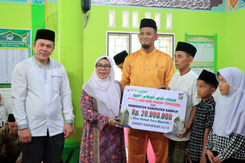 Kunjungi Masjid Nurul Iman Pulau Terap Disafari Ramadhan Wakil Bupati Kampar Serahkan Santunan dan Bantuan Masjid