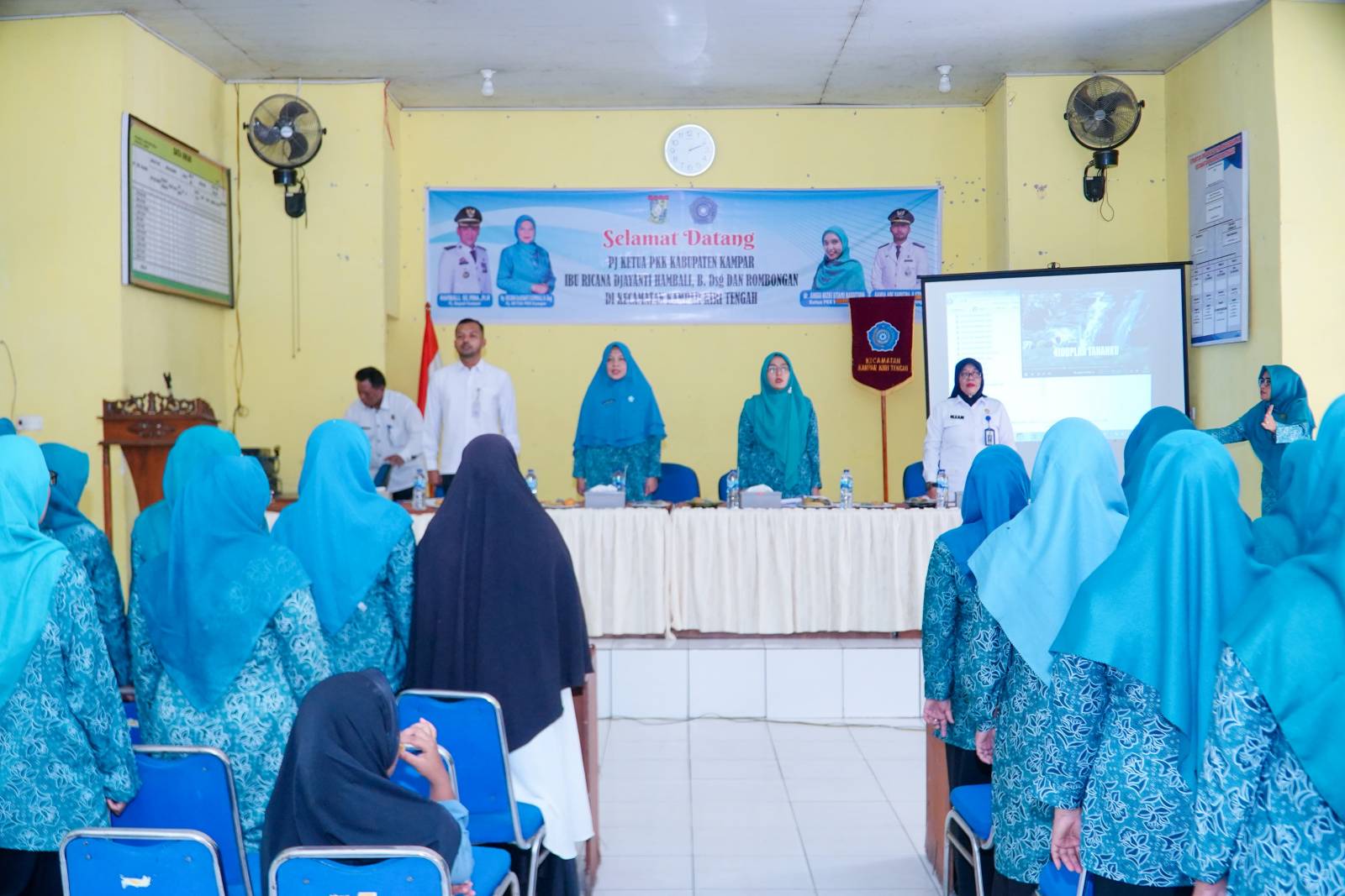 Pj. Ketua TP PKK Kampar Monev 10 Program Pokok ke Kampar Kiri Tengah