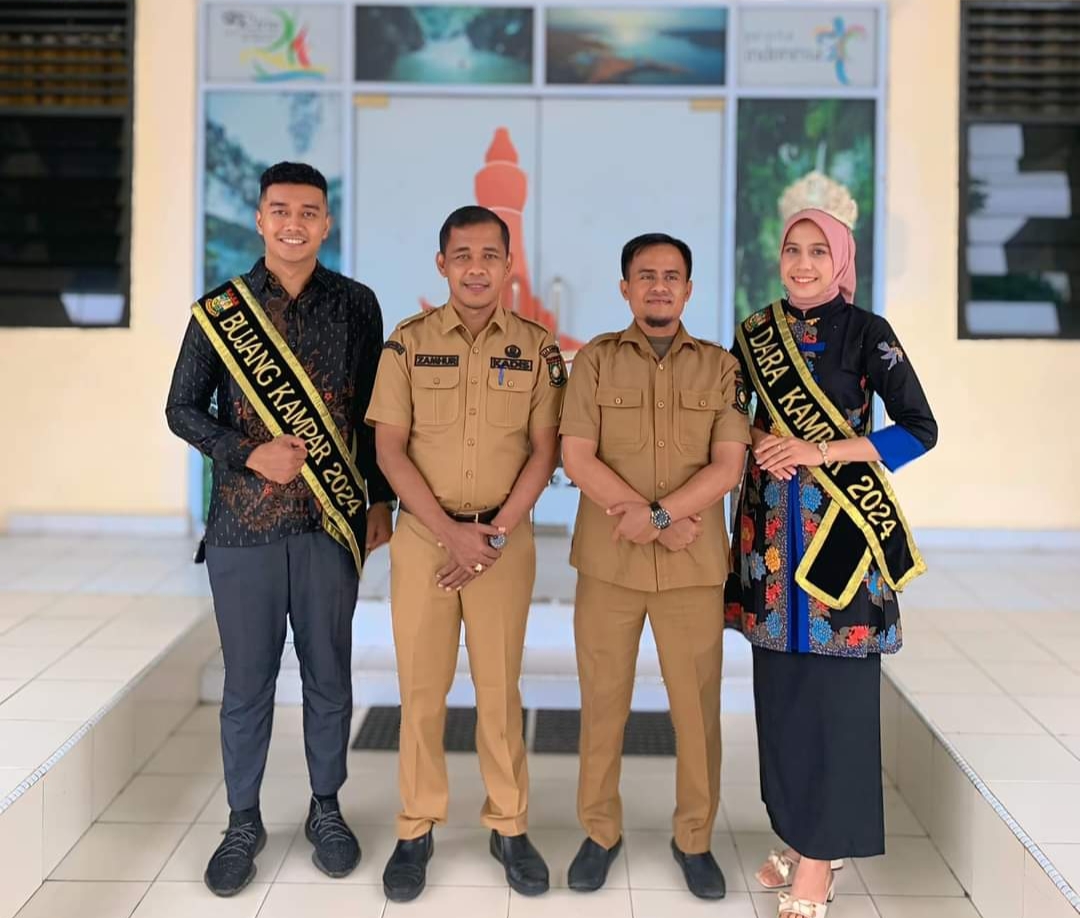 Kadis Pariwisata Lepas Deri dan Zuzu Ikuti Bujang Dara Riau 2024