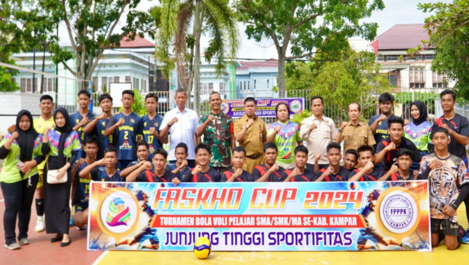 Kadisdik Buka Turnamen Voli Antar SMA