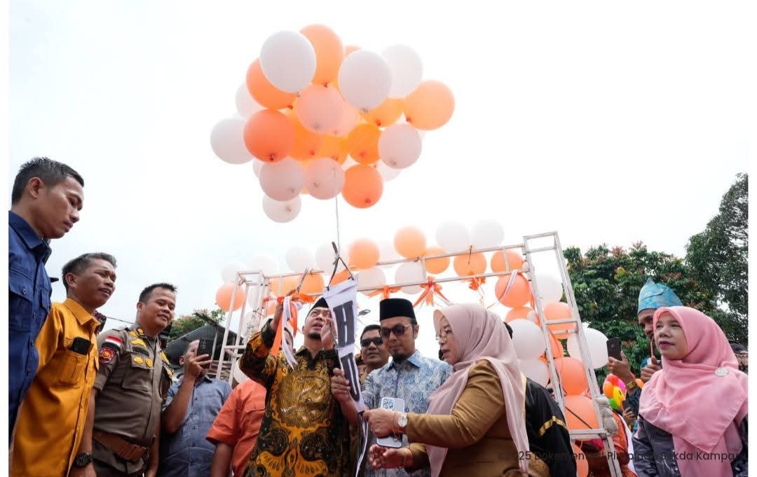 Pimpinan DPRD Zulpan Azmi Resmikan Jembatan Gantung Pulau Jambu