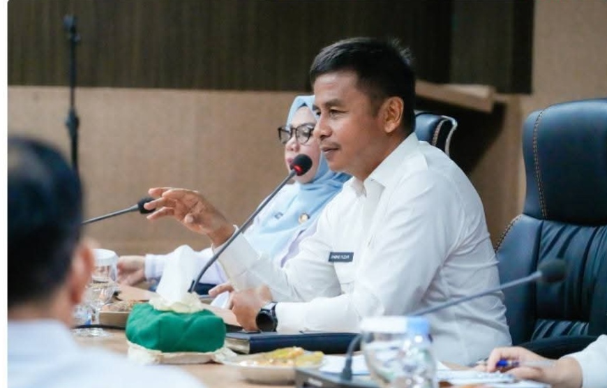 Pimpin Rapat Staf, Bupati Ahmad Yuzar Ingatkan tentang Sinergi dan Koordinasi