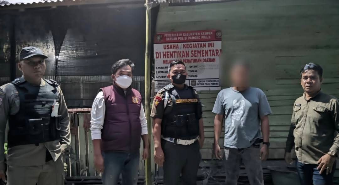 Gelar Razia di Bukit Payung, Satpol PP Segel Warung